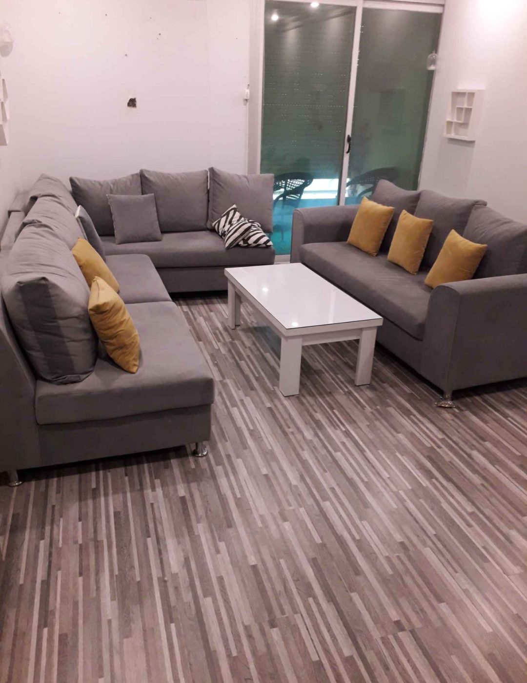 يوجد انتريه بحاله جيده معاه طوله