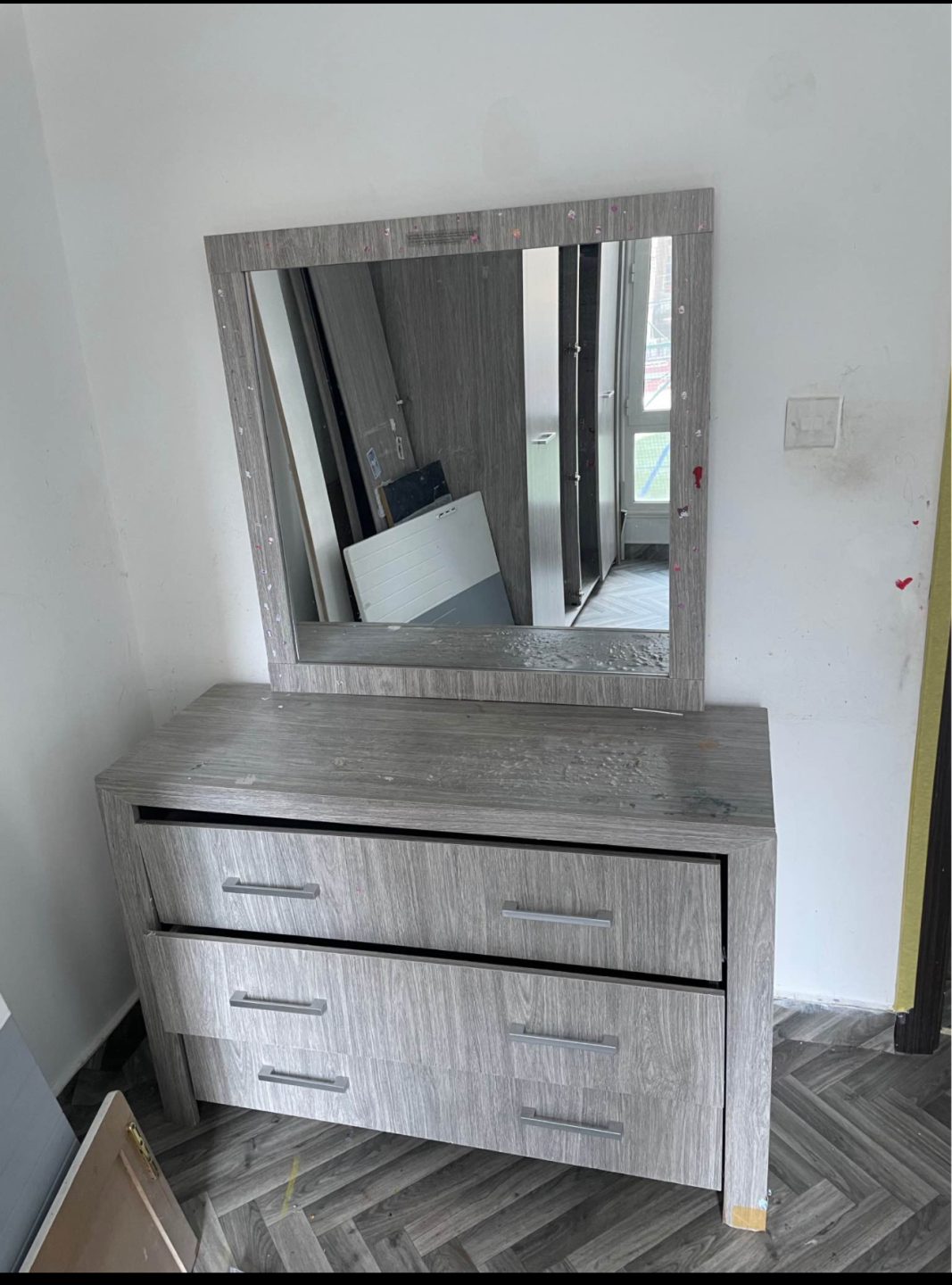 4 Doors wardrobe, dressing table for sale